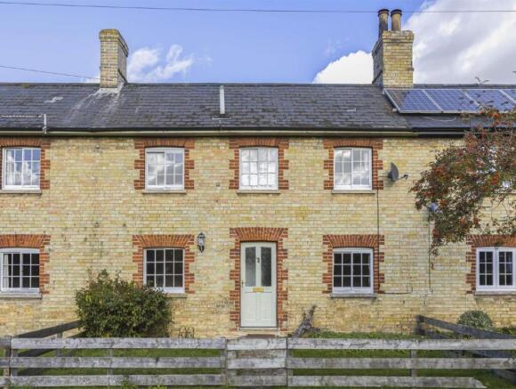 2 bed property, in 68 High Street, £230,000