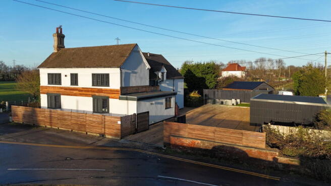 5 bed property, in Colton Road, £650,000