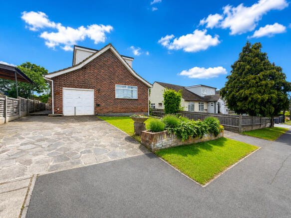4 bed property, in South Avenue, £550,000