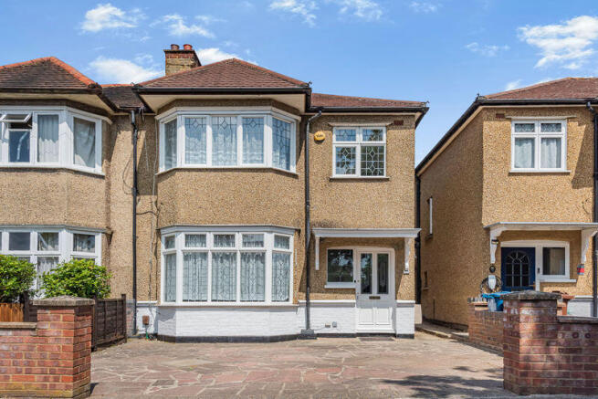 3 bed property, in Cumberland Road, £625,000