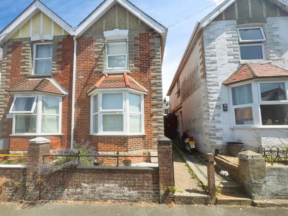 3 bed property, in Orchard Road, £210,000