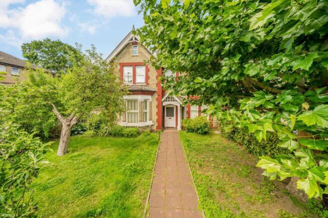 1 bed property, in Bedford Hill, £450,000