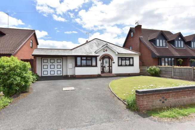 2 bed property, in Wall Heath Village, £375,000