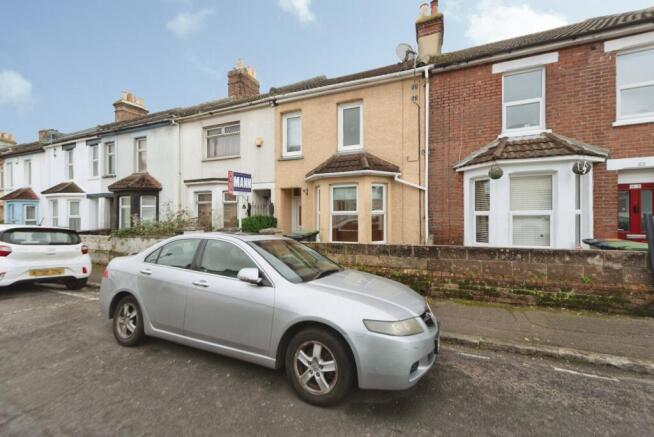 2 bed property, in Mayfield Road, £160,000