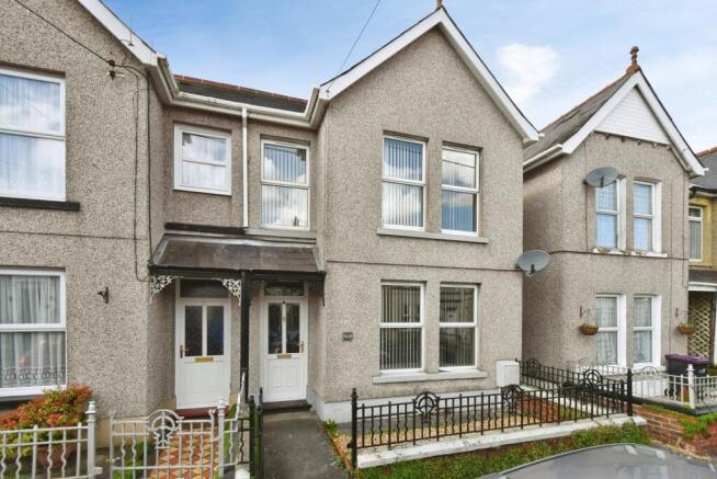 4 bed property, in Tirydail Lane, £200,000