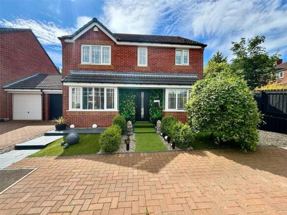 4 bed property, in Kestrel Close, £295,000