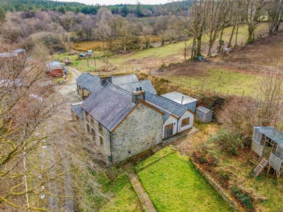 6 bed property, in Cellan, £750,000
