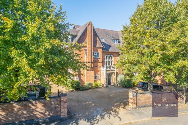 1 bed property, in Hitchman Road, £100,000