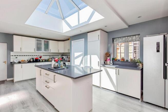 5 bed property, in Elton Road, £780,000