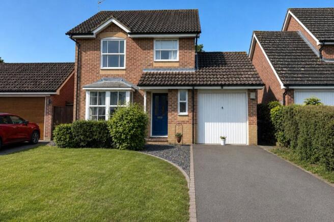 3 bed property, in Shaw Pightle, £525,000