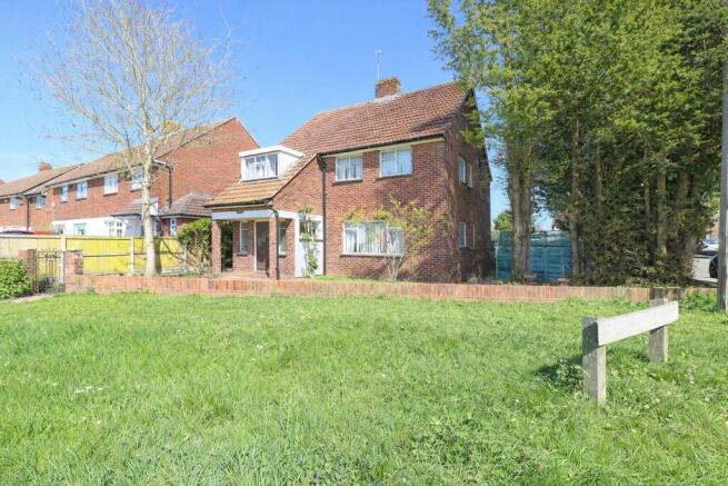 3 bed property, in Maldon Road, £400,000