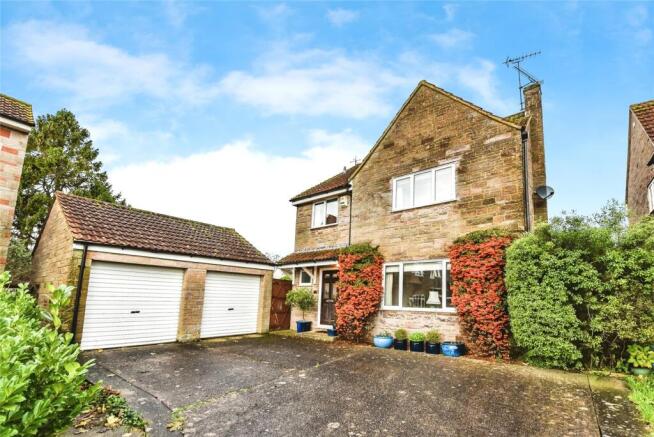 5 bed property, in Bell Close, £550,000