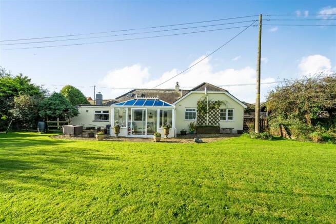 4 bed property, in Marshgate, £375,000