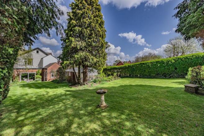 5 bed property, in Moss Lane, £930,000
