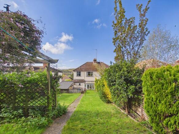 3 bed property, in Whinneys Road, £415,000