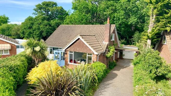 3 bed property, in Firmount Close, £625,000