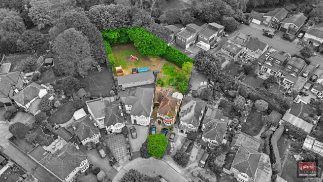 3 bed property, in Ashview Gardens, £699,950