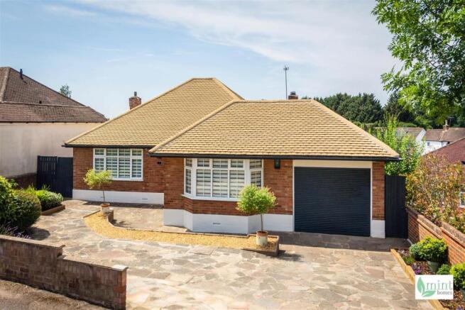 3 bed property, in Old Road, £600,000