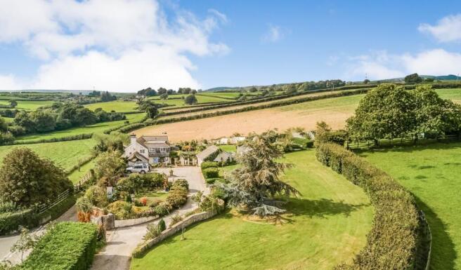 6 bed property, in Between Woodland and Denbury, £1,500,000
