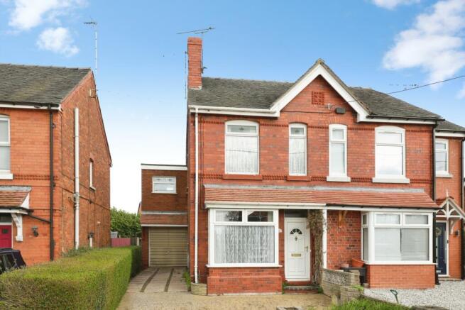 3 bed property, in Dig Lane, £220,000