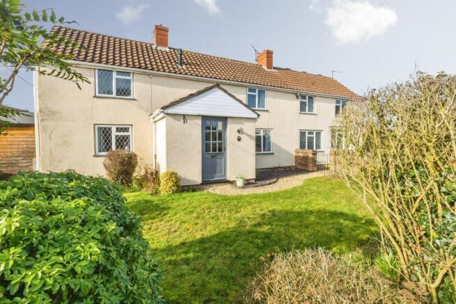 5 bed property, in Middle Street, £375,000
