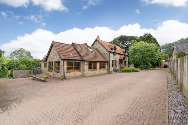 6 bed property, in Ronoc Ridge, £830,000