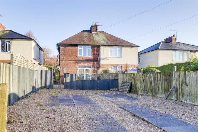 3 bed property, in Cavendish Road, £180,000