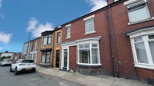 4 bed property, in High Street, £145,000