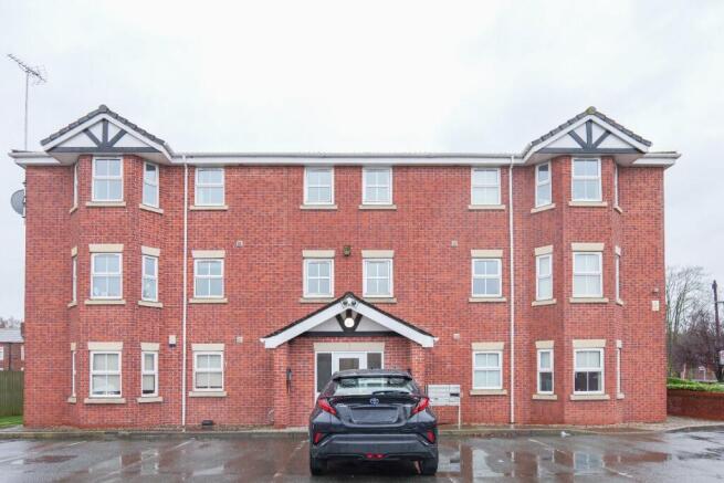 1 bed property, in Ashfield Gardens, £86,000