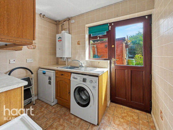 3 bed property, in Hemlock Close, £300,000