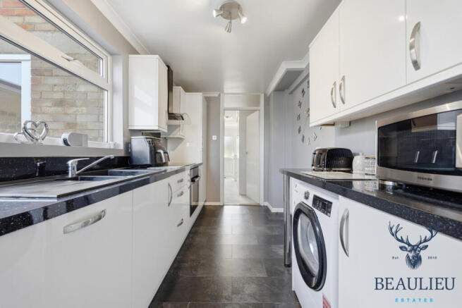 3 bed property, in Galleywood CM2, £340,000
