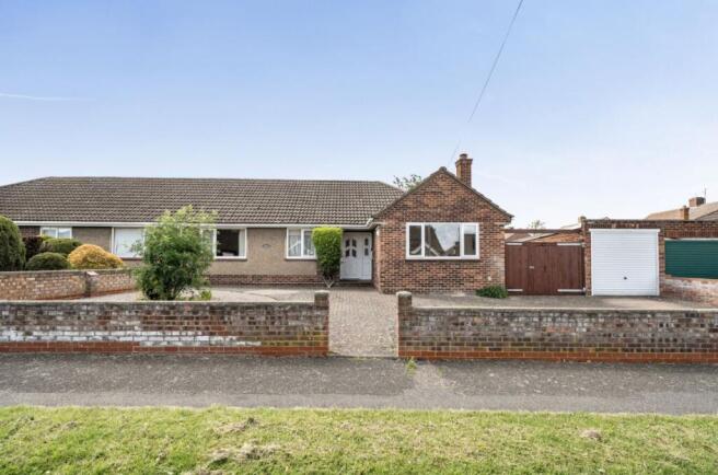 3 bed property, in Northcote, £350,000
