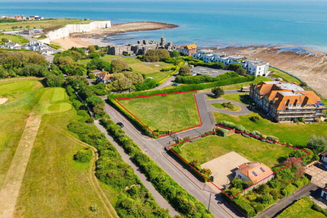 1 bed property, in Joss Gap Road, £450,000