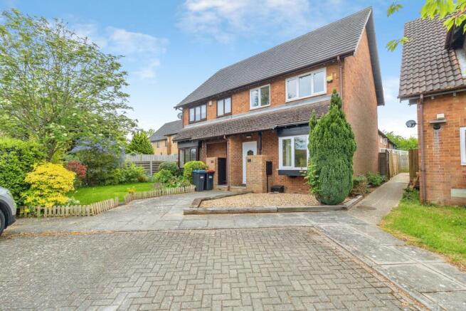 3 bed property, in Gaddesden Crescent, £255,000