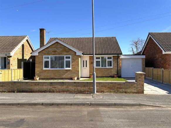 2 bed property, in Browning Road, £260,000