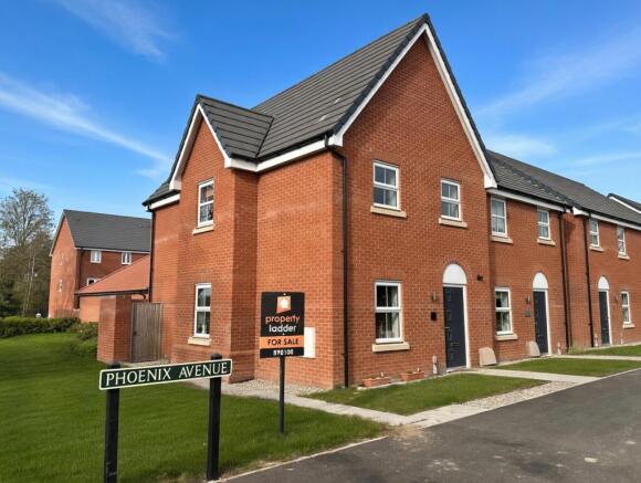 3 bed property, in Phoenix Avenue, £325,000