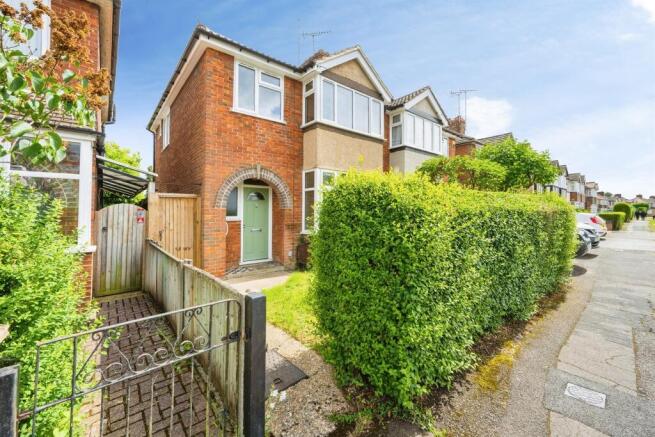 3 bed property, in Walton Way, £350,000