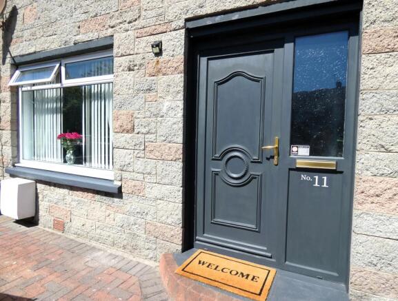2 bed property, in Laws Drive, £130,000