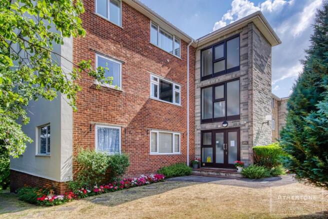 2 bed property, in Portswood Drive, £200,000