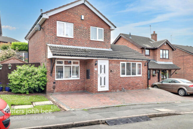 3 bed property, in Briarbank Close, £270,000