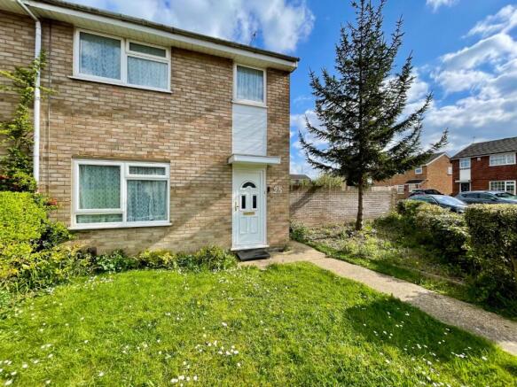 3 bed property, in Bembridge Gardens, £350,000
