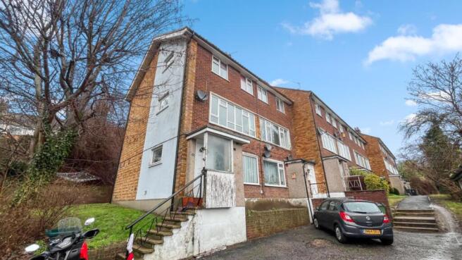 2 bed property, in Chapel Close, £265,000