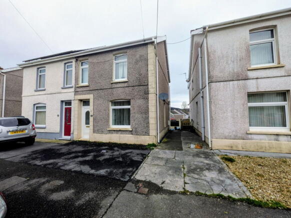 2 bed property, in Margaret Road, £155,000