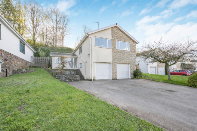 4 bed property, in Mill Park, £529,950