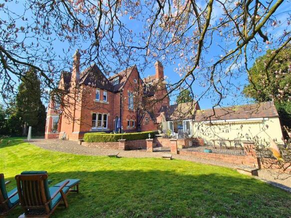 5 bed property, in Hereford Road, £1,000,000