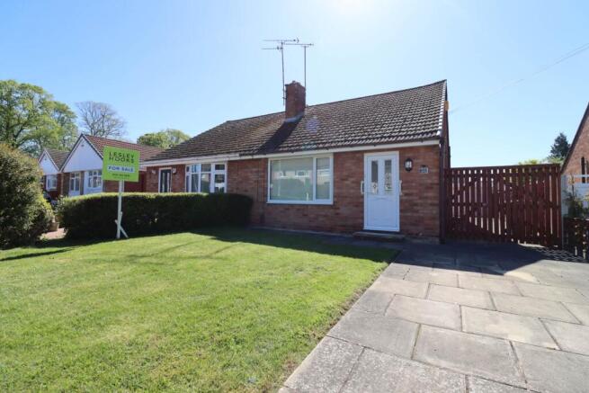 2 bed property, in Sunningdale Drive, £240,000