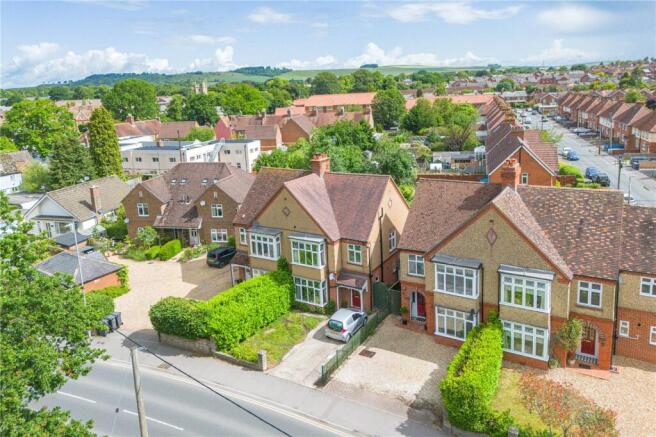 3 bed property, in Nursteed Road, £380,000