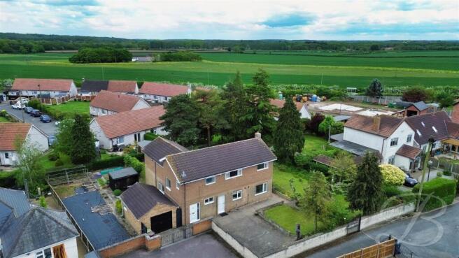 5 bed property, in Broad Place, £375,000