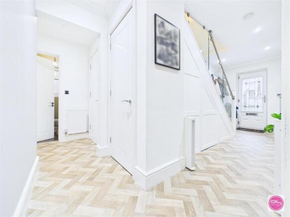 4 bed property, in Avon Way, £325,000