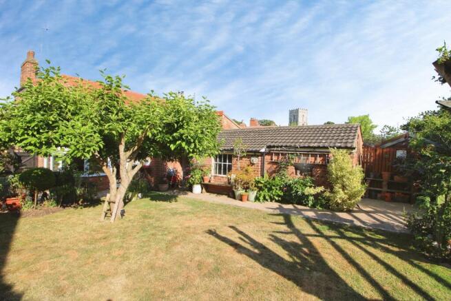 2 bed property, in Church Street, £299,000